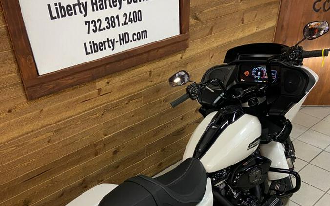 2024 Harley-Davidson Road Glide® White Onyx Pearl - Black Finish FLTRX