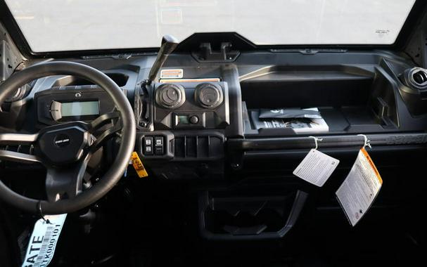 2026 Can-Am® Defender MAX DPS CAB HD10