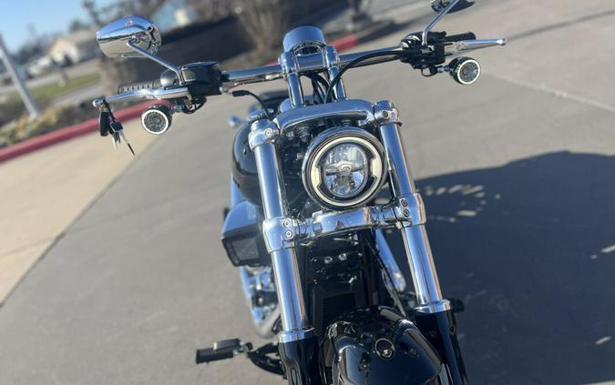 2026 Harley-Davidson® FXBR Breakout® Vivid Black