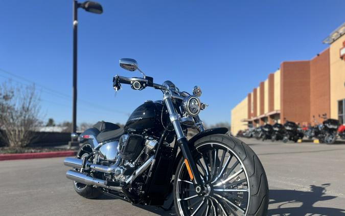 2026 Harley-Davidson® FXBR Breakout® Vivid Black