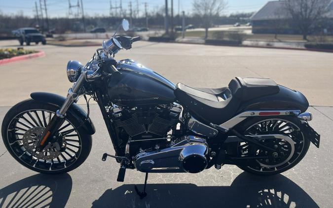 2026 Harley-Davidson® FXBR Breakout® Vivid Black