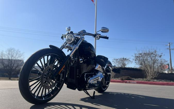 2026 Harley-Davidson® FXBR Breakout® Vivid Black