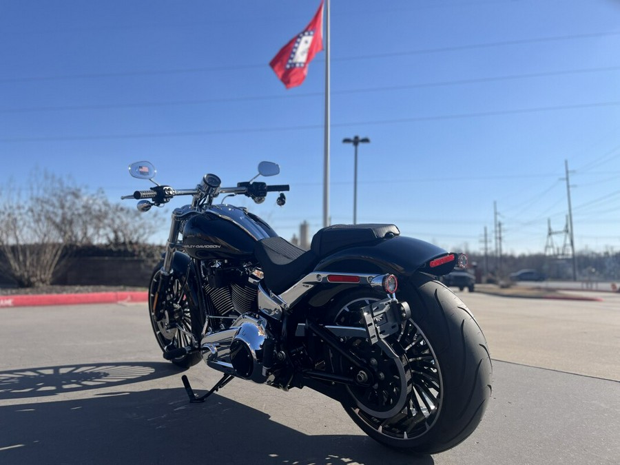 2026 Harley-Davidson® FXBR Breakout® Vivid Black