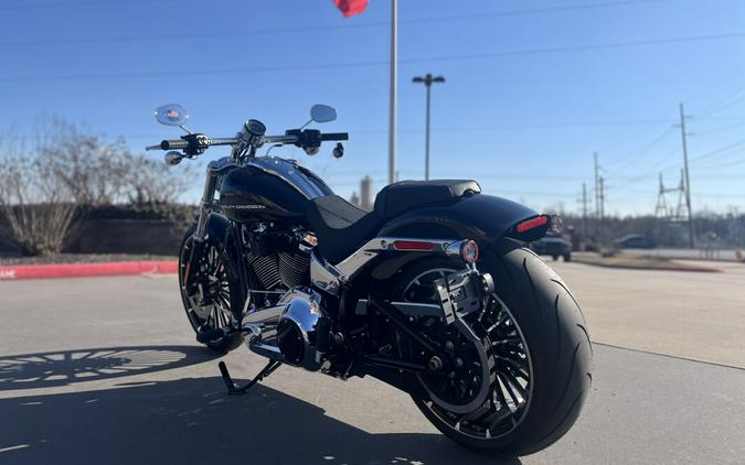2026 Harley-Davidson® FXBR Breakout® Vivid Black