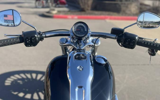 2026 Harley-Davidson® FXBR Breakout® Vivid Black