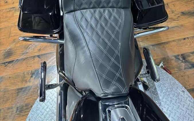 2011 Harley-Davidson CVO Ultra Classic Electra Glide BLK EBR/RIO RED