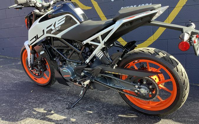 2022 KTM Duke