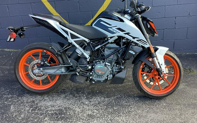 2021 KTM 200 Duke and 390 Duke First Look Preview