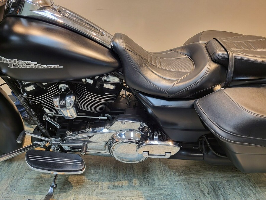 2017 Harley-Davidson Street Glide Special Black Denim FLHXS