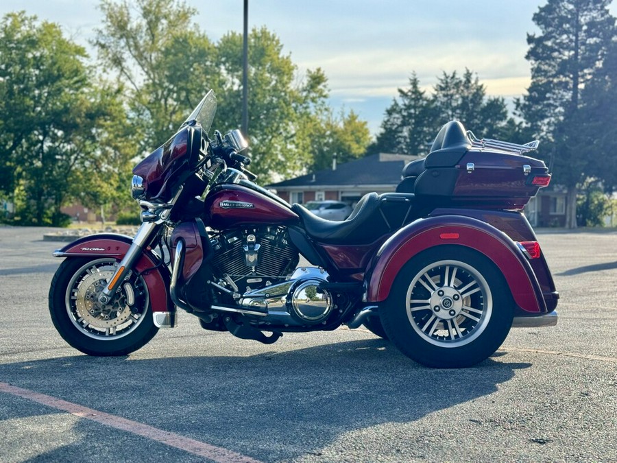 2017 Harley-Davidson Tri Glide Ultra Two-Tone Mysterious Red