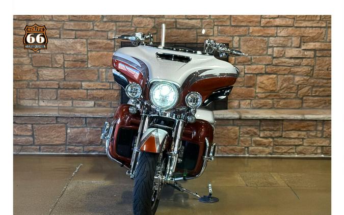 2014 Harley-Davidson® CVO™ Electra Glide Ultra Limited® STR SLVR/SUNSET W/ PINSTRIP