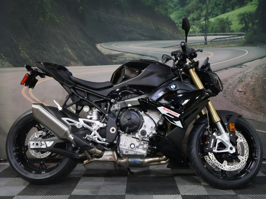 2026 BMW S 1000 R Blackstorm metallic