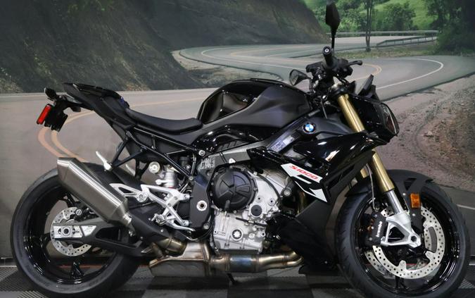 2026 BMW S 1000 R Blackstorm metallic