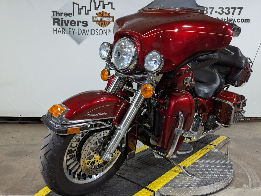 2010 Harley-Davidson Electra Glide® Ultra Classic® Red Hot Sunglo