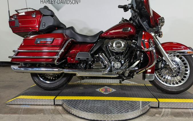 2010 Harley-Davidson Electra Glide® Ultra Classic® Red Hot Sunglo