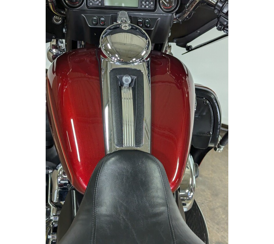 2010 Harley-Davidson Electra Glide® Ultra Classic® Red Hot Sunglo