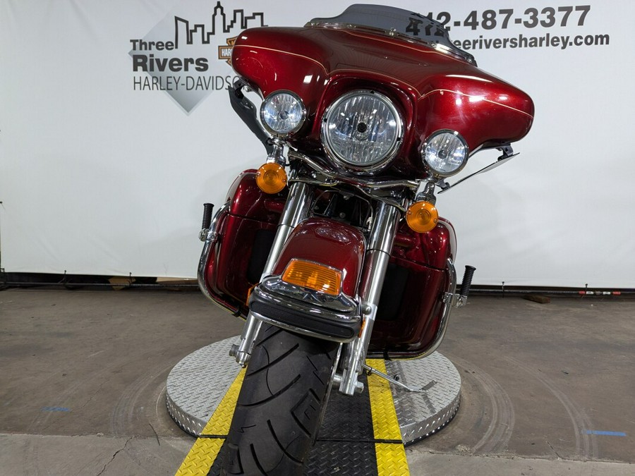 2010 Harley-Davidson Electra Glide® Ultra Classic® Red Hot Sunglo