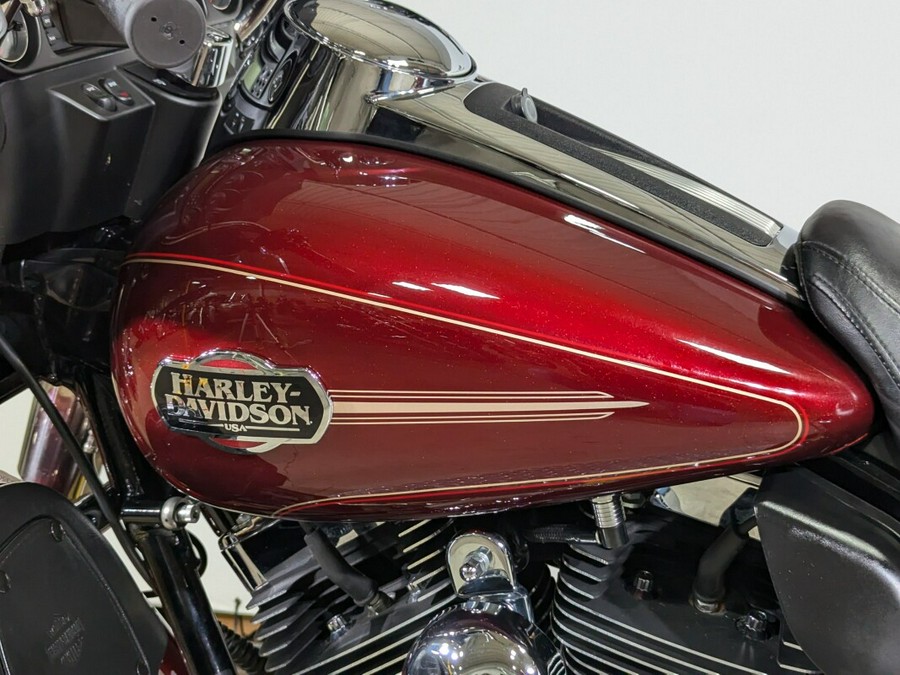 2010 Harley-Davidson Electra Glide® Ultra Classic® Red Hot Sunglo