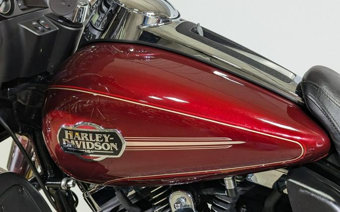 2010 Harley-Davidson Electra Glide® Ultra Classic® Red Hot Sunglo