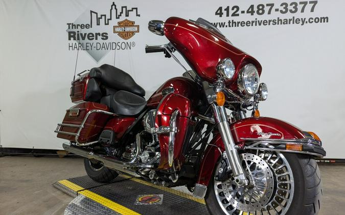 2010 Harley-Davidson Electra Glide® Ultra Classic® Red Hot Sunglo