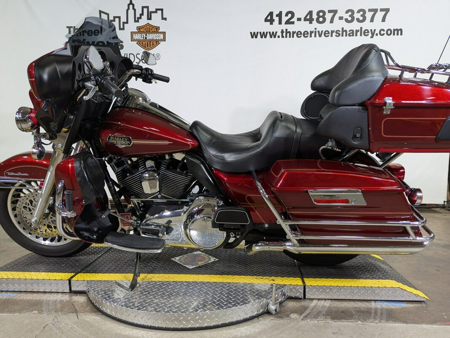 2010 Harley-Davidson Electra Glide® Ultra Classic® Red Hot Sunglo