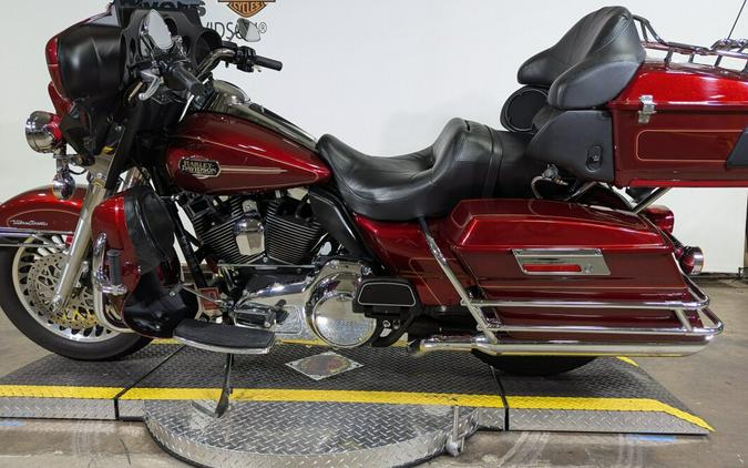 2010 Harley-Davidson Electra Glide® Ultra Classic® Red Hot Sunglo