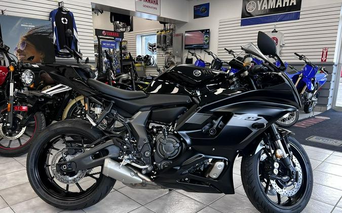 2025 Yamaha YZF-R7