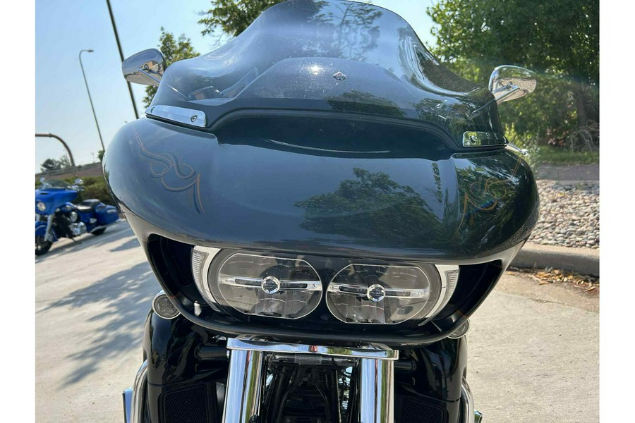 2016 Harley-Davidson® Road Glide CVO Ultra