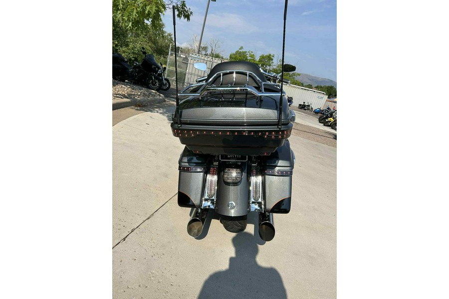 2016 Harley-Davidson® Road Glide CVO Ultra