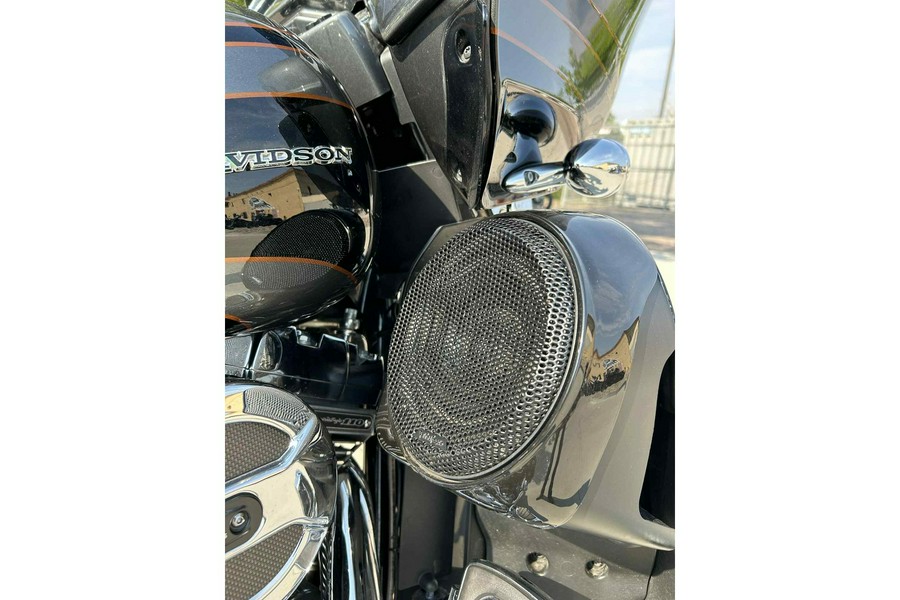 2016 Harley-Davidson® Road Glide CVO Ultra