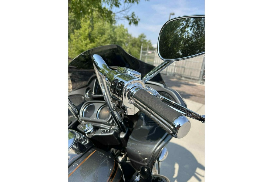 2016 Harley-Davidson® Road Glide CVO Ultra