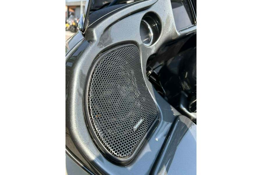 2016 Harley-Davidson® Road Glide CVO Ultra