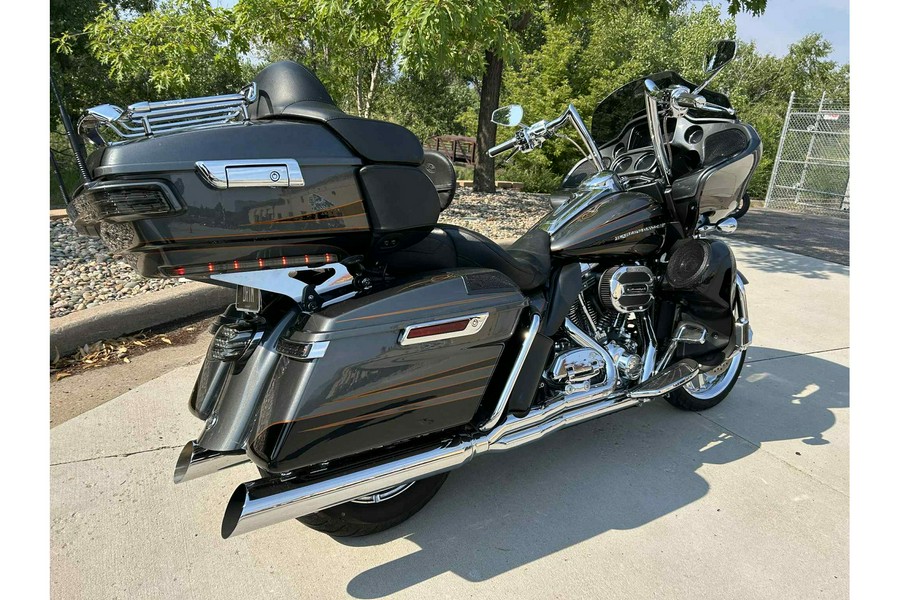 2016 Harley-Davidson® Road Glide CVO Ultra