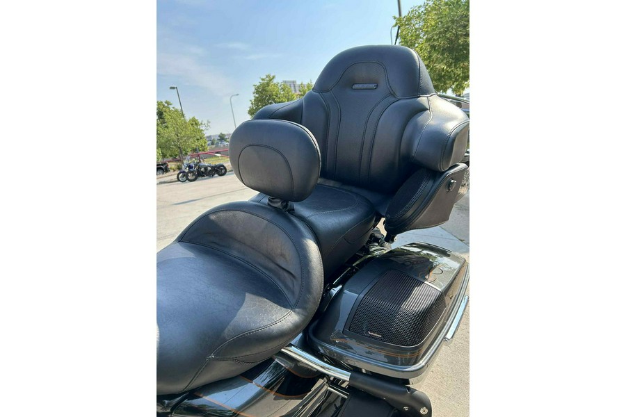 2016 Harley-Davidson® Road Glide CVO Ultra