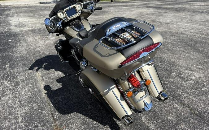 2019 Indian Motorcycle® Roadmaster® Icon Series Dirt Track Smoke/Thunder Black Smoke