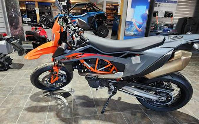 2022 KTM 690 SMC R