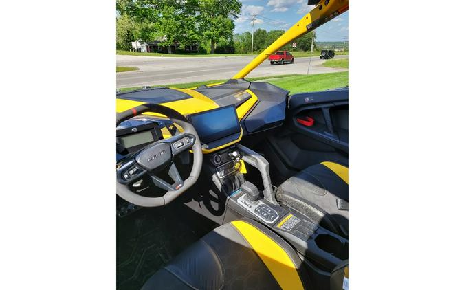 2024 Can-Am 7ARB MAV R XRS 77