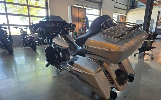 FLHXSE 2015 CVO™ Street Glide®