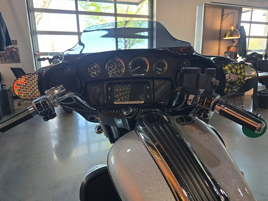 FLHXSE 2015 CVO™ Street Glide®