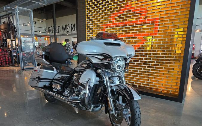 FLHXSE 2015 CVO™ Street Glide®