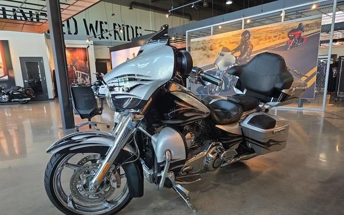 FLHXSE 2015 CVO™ Street Glide®