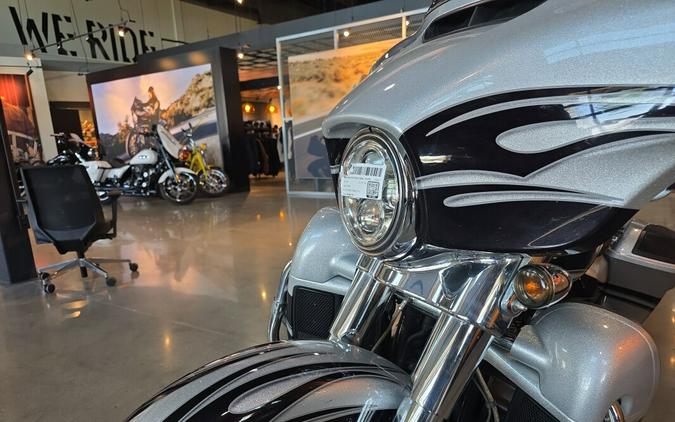 FLHXSE 2015 CVO™ Street Glide®