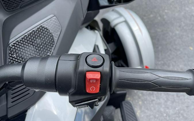 2023 Can-Am® Spyder RT Limited Dark Wheels