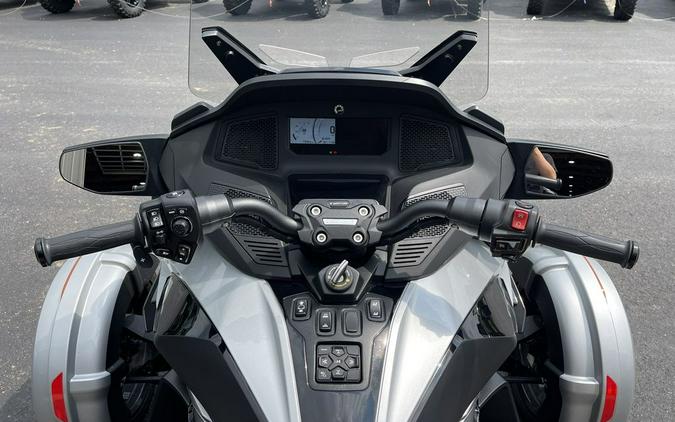 2023 Can-Am® Spyder RT Limited Dark Wheels