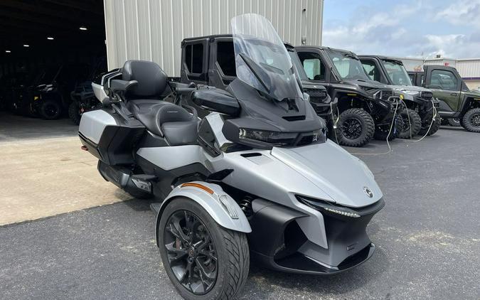 2023 Can-Am® Spyder RT Limited Dark Wheels