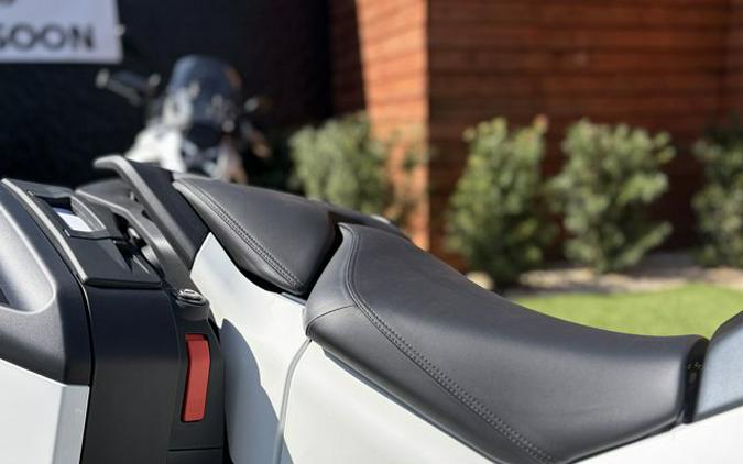 2026 BMW R 1300 RT ALPINE WHITE