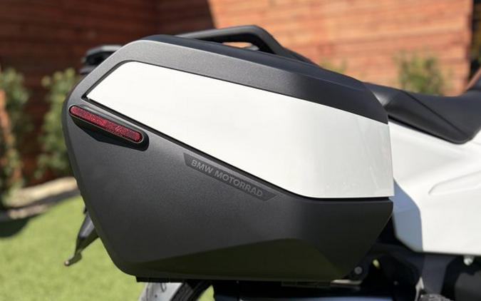 2026 BMW R 1300 RT ALPINE WHITE