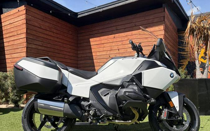 2026 BMW R 1300 RT ALPINE WHITE