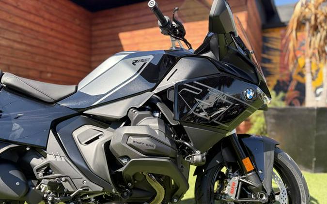 2026 BMW R 1300 RT TRIPLE BLACK
