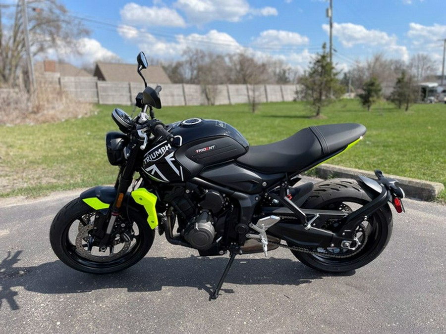 2024 Triumph Trident 660 Jet Black/Triumph Racing Yellow